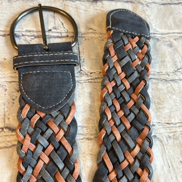 FAUX DENIM LOOK WOVEN WOMENS TWO TONE BELT SILVER TONE BUCKLE SIZE 13 - Picture 3 of 10